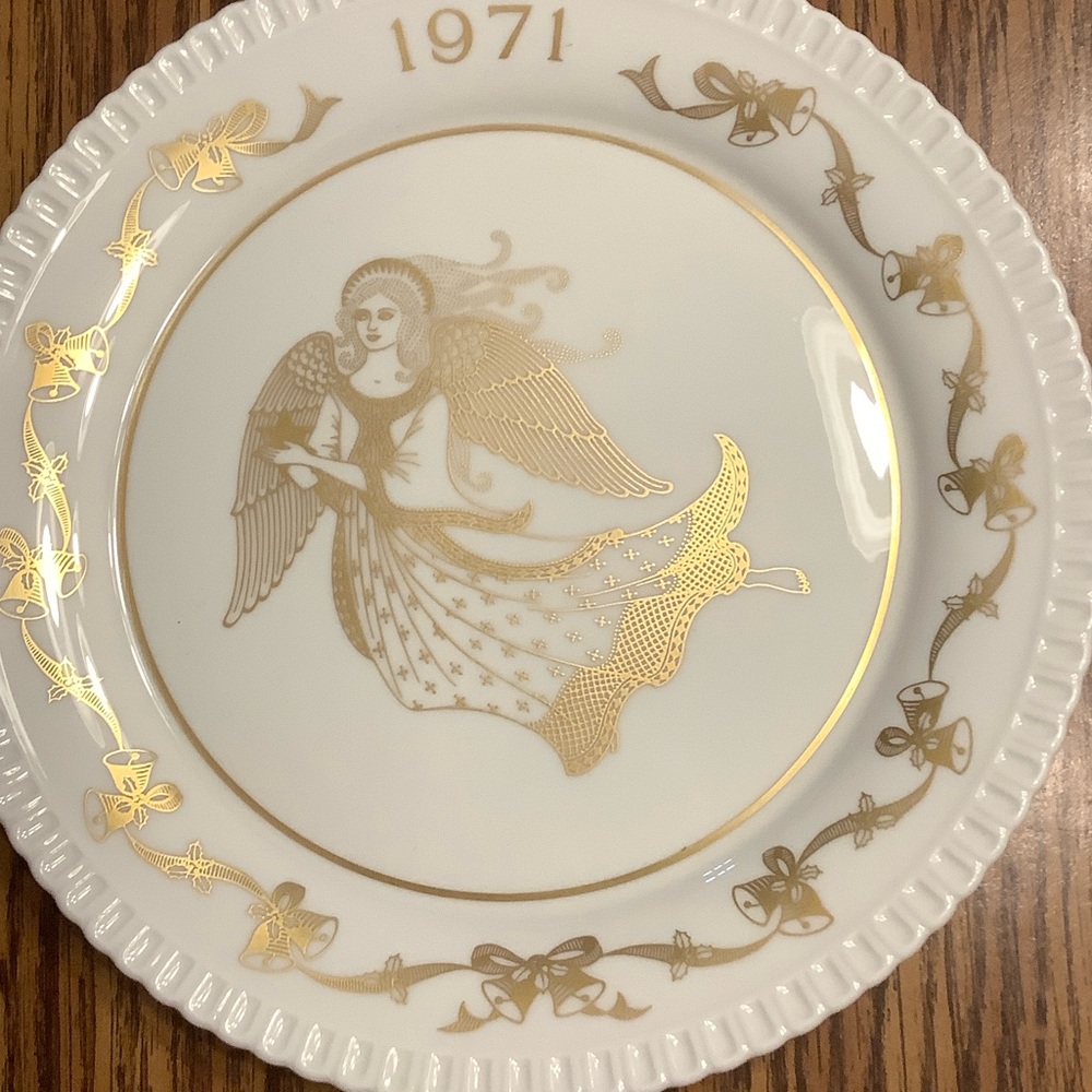 Spode Gold and White Angel Plate